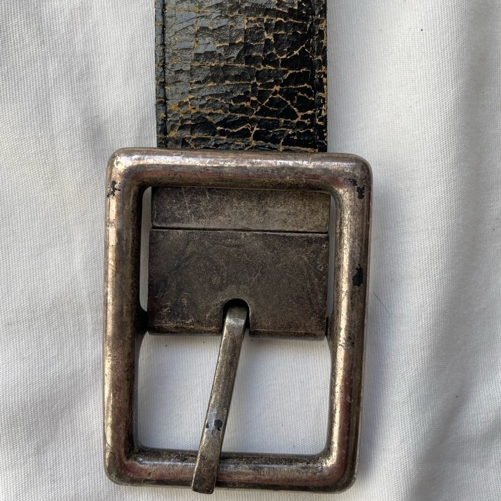 Distressed look reversible black/brown belt silver tone buckle 90’s Y2K Vintage - Picture 4 of 6
